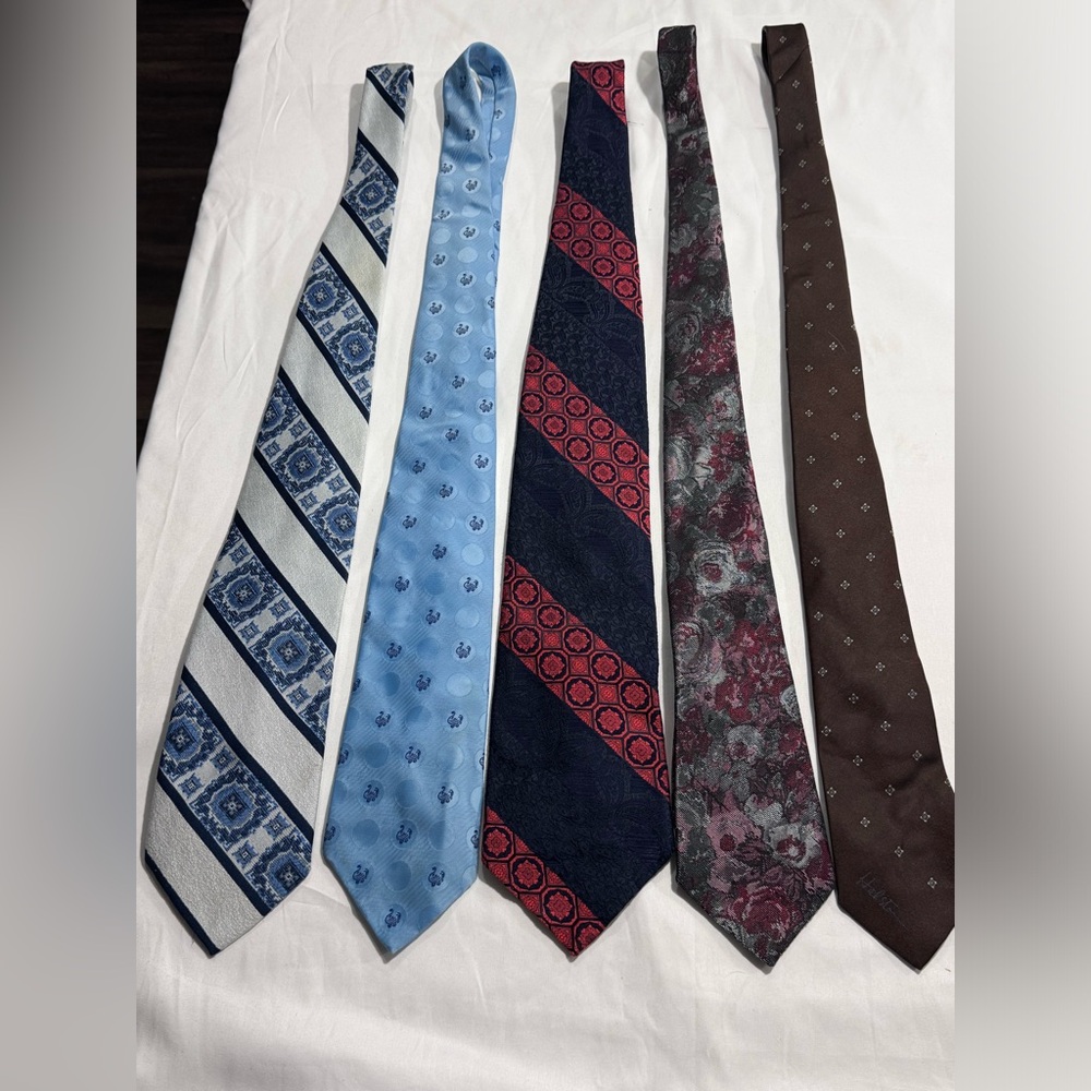 LOT OF 5 MENS TIES.‎ HALSTON, ADOLFO, BLOCKS, JOE HIRSCH